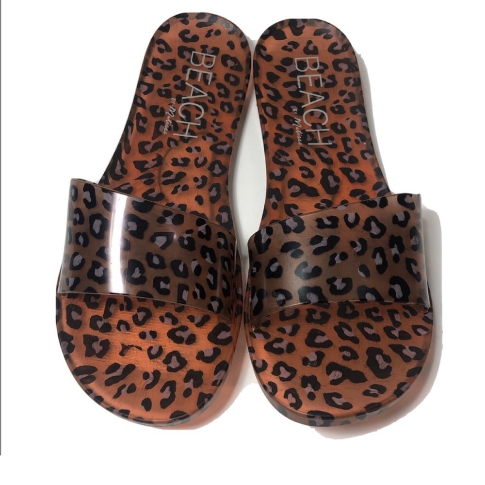 BEACH by Matisse leopard slide sandals. Size 9.